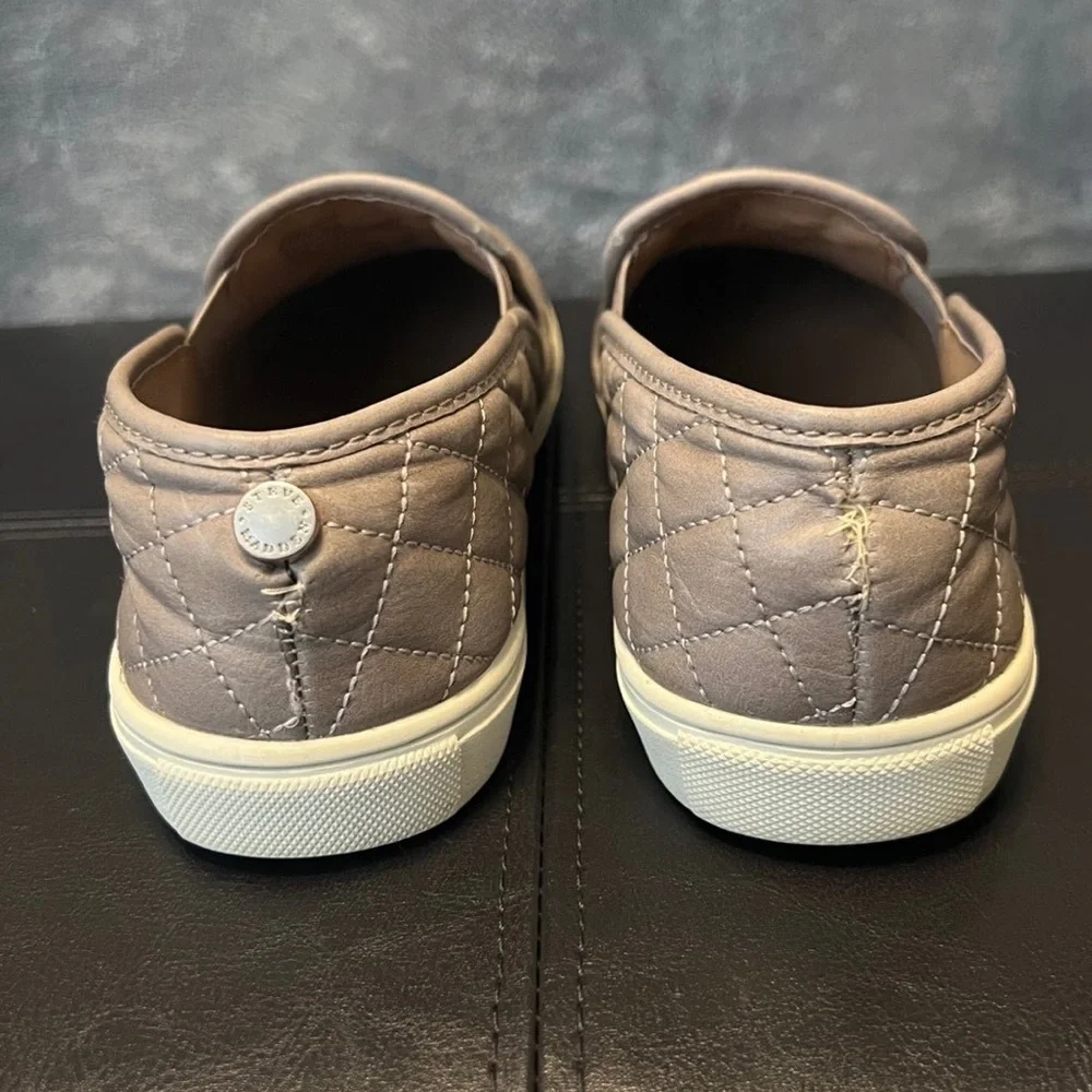 Steve Madden color tan